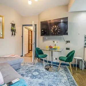 https://stylish-central-edinburgh-abode.edinburghhotelsuk.org